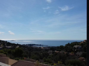 Bel appartement climatisé avec vue mer et piscine